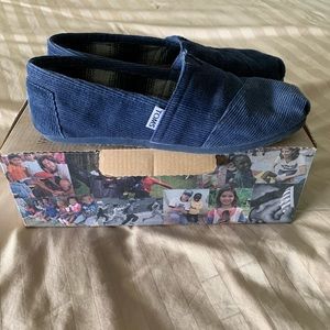 Blue corduroy Toms only worn a couple of times. Size 8 1/2